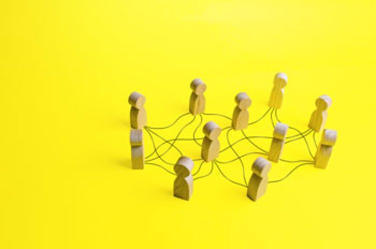 Estableciendo Redes Sólidas en el Lugar de Trabajo: Una Guía de Cinco Pasos para un Equipo Conectado